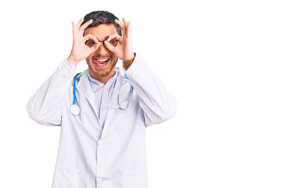 Handsome Young Man Bear Wearing Doctor Uniform Doing Gesture Binoculars — Stock fotografie