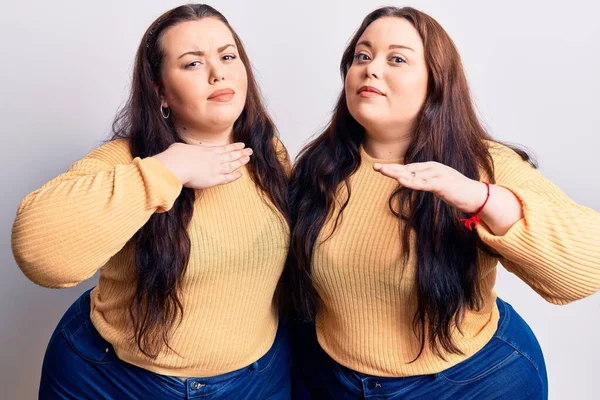 Young Size Twins Wearing Casual Clothes Cutting Throat Hand Knife — Stock Photo, Image