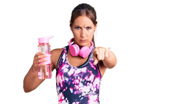Junge Schöne Hispanische Frau Sportkleidung Mit Wasserflasche Die Mit Dem — Stockfoto