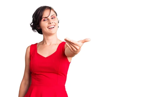 Beautiful Young Woman Short Hair Wearing Casual Style Sleeveless Shirt — Stock Photo, Image