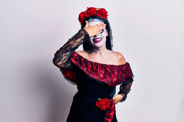 Jovem Mulher Vestindo Dia Mexicano Maquiagem Morta Sorrindo Rindo Com — Fotografia de Stock