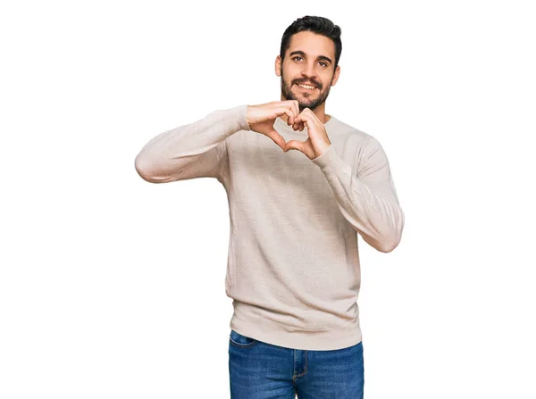 Joven Hombre Hispano Vistiendo Ropa Casual Sonriendo Amor Haciendo Forma —  Fotos de Stock