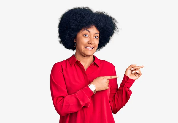 Молода Афро Американська Дівчина Повсякденному Одязі Вказує Тривогу Нервовість Обома — стокове фото