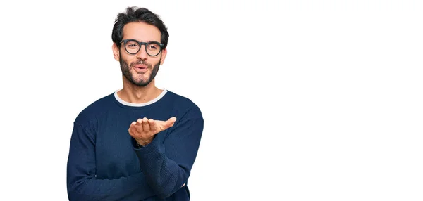 Joven Hombre Hispano Vistiendo Ropa Casual Gafas Mirando Cámara Soplando —  Fotos de Stock