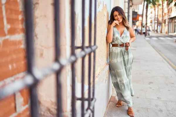 Beautiful Young Woman Wearing Fashionable Clothes Walking Street — Stock Photo, Image