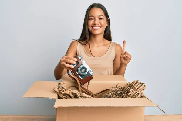 Beautiful Hispanic Woman Taking Vintage Camera Box Smiling Idea Question — Stock Photo, Image