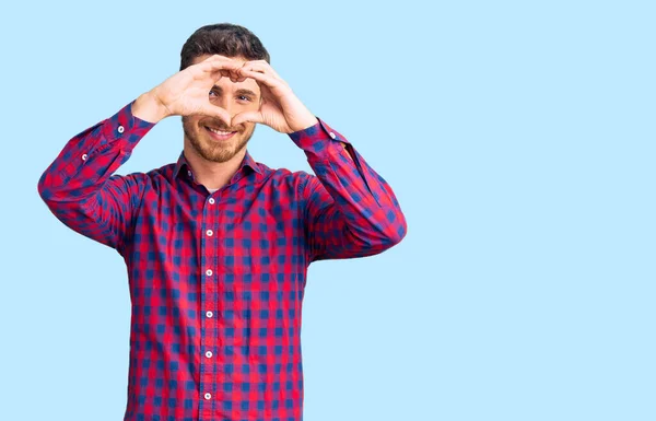 Beau Jeune Homme Avec Ours Portant Une Chemise Décontractée Forme — Photo