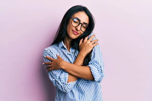 Beautiful Hispanic Woman Wearing Casual Clothes Glasses Hugging Oneself Happy — Stock Photo, Image