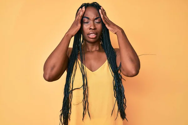 African American Woman Braids Wearing Casual Clothes Hand Head Pain — Stock Photo, Image