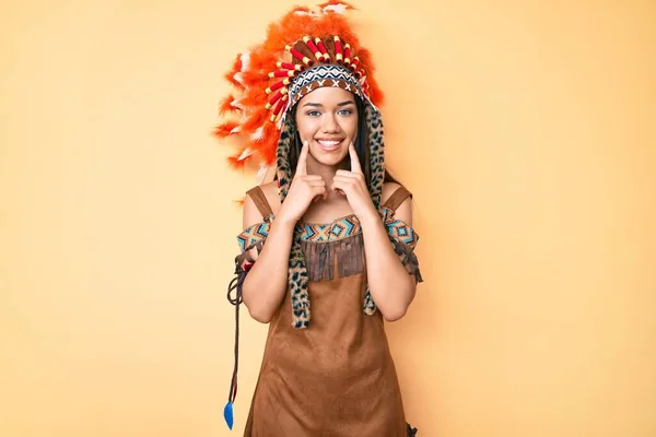 Young Beautiful Latin Girl Wearing Indian Costume Smiling Open Mouth — Stock Photo, Image