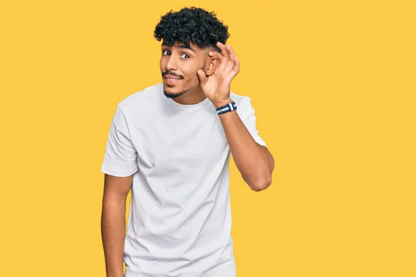 Young Arab Man Wearing Casual White Shirt Smiling Hand Ear — Stock Photo, Image