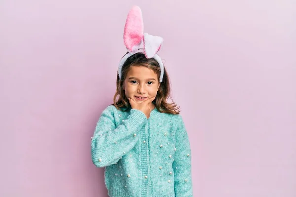 Little Beautiful Girl Wearing Cute Easter Bunny Ears Looking Confident — Stock Photo, Image