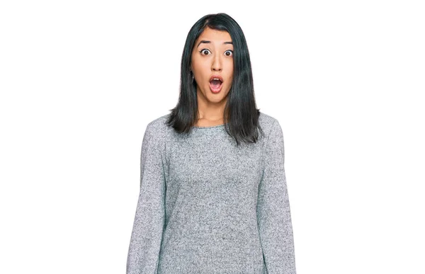 Vacker Asiatisk Ung Kvinna Bär Casual Kläder Rädd Och Chockad — Stockfoto