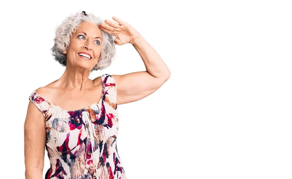 Senior Grijsharige Vrouw Draagt Casual Kleding Erg Blij Glimlachend Kijken — Stockfoto