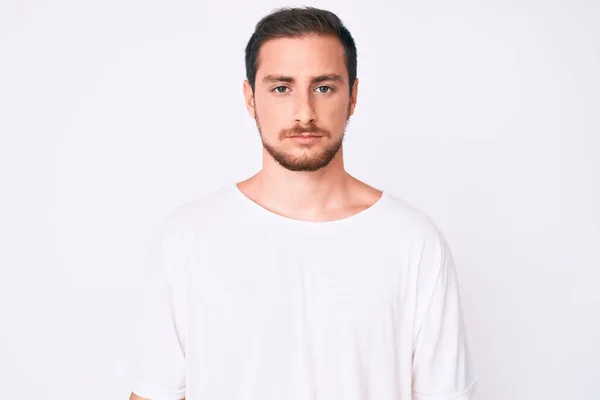 Joven Hombre Guapo Vistiendo Camiseta Blanca Casual Deprimido Preocuparse Por —  Fotos de Stock