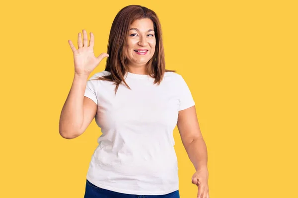 Mujer Latina Mediana Edad Que Usa Una Camiseta Blanca Casual —  Fotos de Stock