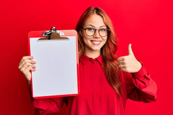 Young Redhead Woman Holding Clipboard Blank Space Smiling Happy Positive — Stock Photo, Image