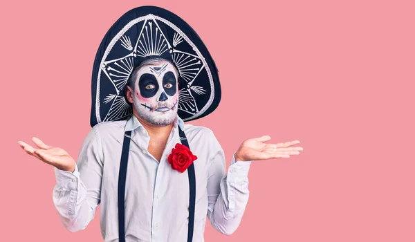 Man Wearing Day Dead Costume Background Clueless Confused Expression Arms — Stock fotografie