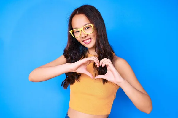 Jong Mooi Chinees Meisje Draagt Casual Kleding Glazen Glimlachen Liefde — Stockfoto