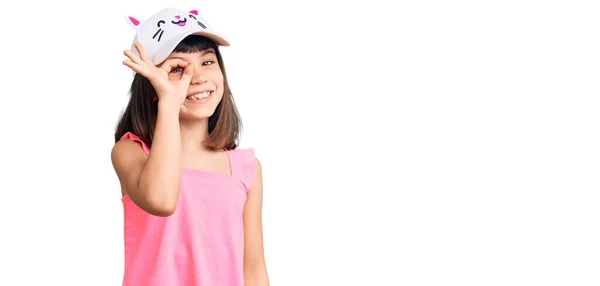 Giovane Bambina Con Bang Indossa Divertente Kitty Cap Sorridente Felice — Foto Stock