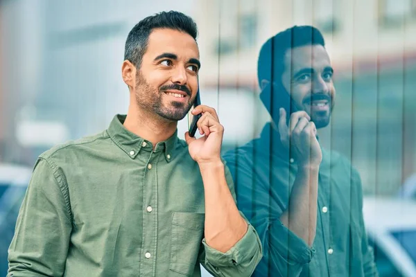 Young Hispanic Man Smiling Happy Talking Smartphone City — Stock Photo, Image