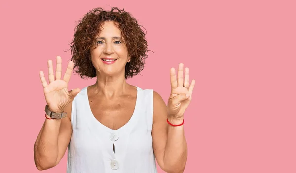 Mooie Middelbare Leeftijd Volwassen Vrouw Dragen Casual Wit Shirt Tonen — Stockfoto