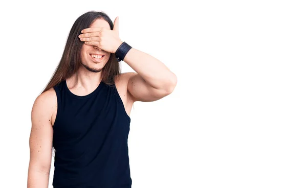 Homem Adulto Jovem Com Cabelos Longos Vestindo Estilo Gótico Com — Fotografia de Stock