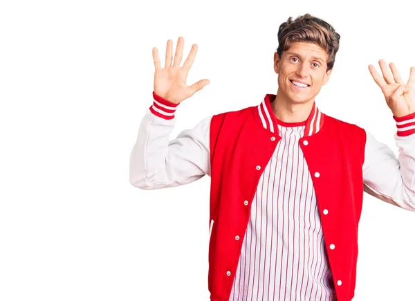 Jovem Homem Bonito Vestindo Uniforme Beisebol Mostrando Apontando Para Cima — Fotografia de Stock