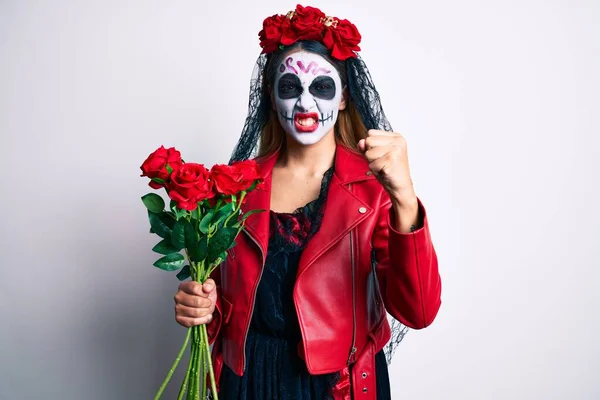 Woman Wearing Day Dead Costume Holding Roses Annoyed Frustrated Shouting — Foto de Stock
