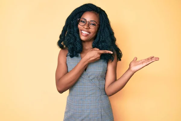 Beautiful African Woman Wearing Business Dress Glasses Amazed Smiling Camera — Stock Photo, Image