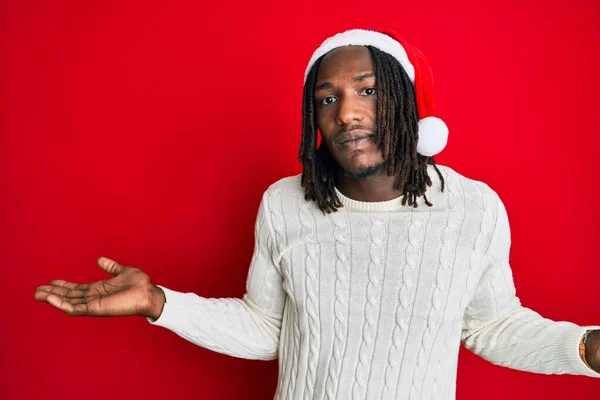 Homem Afro Americano Com Tranças Vestindo Chapéu Natal Sem Noção — Fotografia de Stock