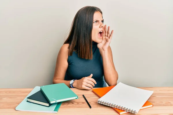 Young Caucasian Woman Studying Exam Shouting Screaming Loud Side Hand — Stock Photo, Image