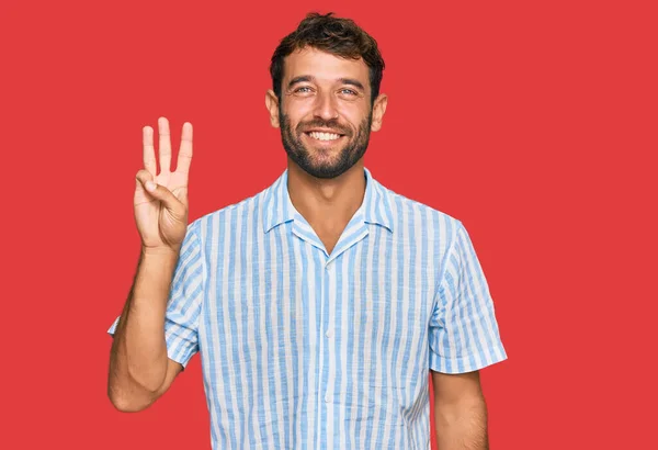 Guapo Joven Con Barba Vistiendo Camisa Fresca Casual Mostrando Señalando —  Fotos de Stock