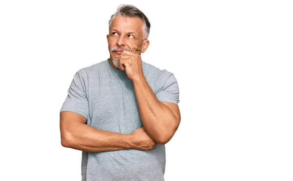 Homme Aux Cheveux Gris Âge Moyen Portant Des Vêtements Décontractés — Photo