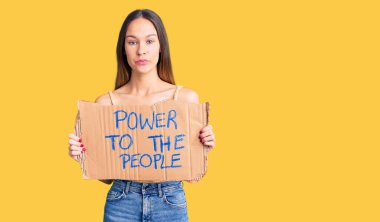 Güzel, esmer, genç bir kadın. İnsanlara güç veriyor. Düşünce tarzı ve ayık ifadesi. 