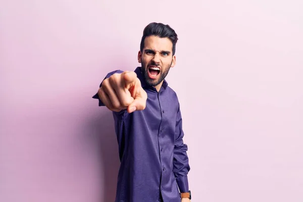 Jonge Knappe Man Met Baard Casual Shirt Wijzend Ontevreden Gefrustreerd — Stockfoto