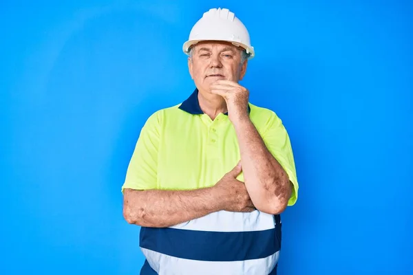 Senior Grey Haired Man Wearing Worker Reflective Shirt Hardhat Smiling — Stock Photo, Image