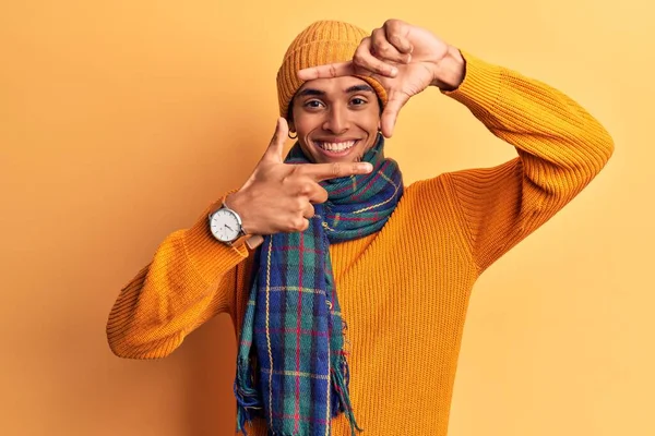 Jeune Homme Afro Américain Portant Des Vêtements Hiver Décontractés Souriant — Photo