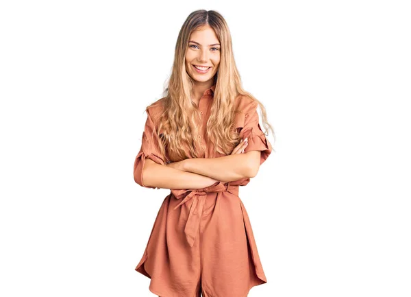 Vacker Kaukasiska Kvinna Med Blont Hår Bär Sommar Overall Glad — Stockfoto