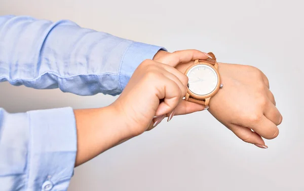 Mano Joven Mujer Negocios Caucásica Con Reloj Pulsera Reloj Captura —  Fotos de Stock