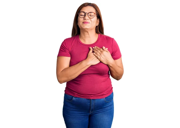 Mooie Middelbare Leeftijd Vrouw Dragen Casual Kleding Geïsoleerde Witte Achtergrond — Stockfoto