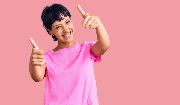 Young Brunette Woman Short Hair Wearing Casual Clothes Approving Doing — Stock Photo, Image