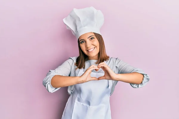 Ung Vacker Kvinna Bär Professionell Kock Uniform Och Hatt Ler — Stockfoto