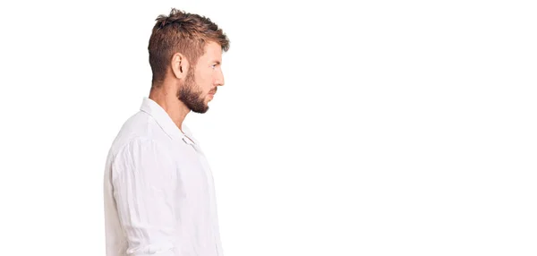 Young Caucasian Man Wearing Casual Clothes Looking Side Relax Profile — Stock Photo, Image