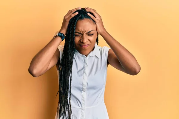 Afrikansk Amerikansk Kvinna Bär Tillfälliga Kläder Som Lider Huvudvärk Desperat — Stockfoto