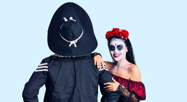 Young Couple Wearing Mexican Day Dead Costume Background Standing Backwards — 图库照片