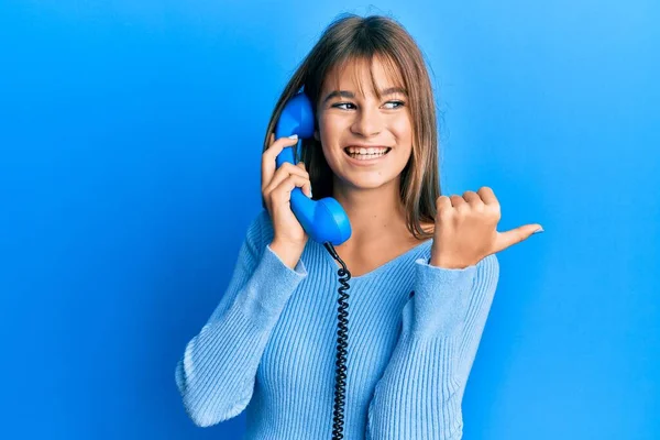 Teenager Caucasian Girl Speaking Vintage Telephone Pointing Thumb Side Smiling — Stock Photo, Image