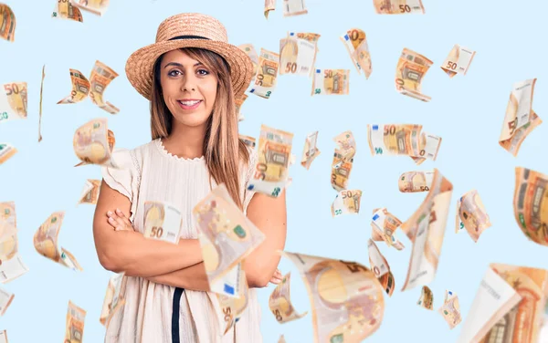 Joven Hermosa Mujer Con Sombrero Verano Camiseta Cara Feliz Sonriendo —  Fotos de Stock