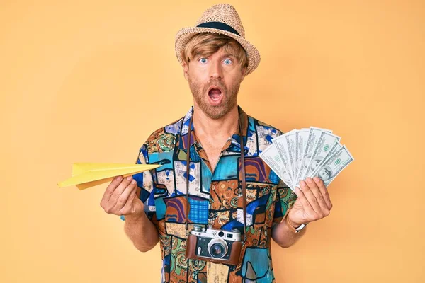 Young Blond Man Wearing Summer Style Holding Paper Plane Dollars — Stock Photo, Image