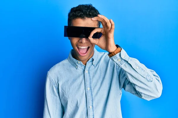 Joven Hombre Afroamericano Guapo Con Gafas Bandera Que Cubren Los —  Fotos de Stock